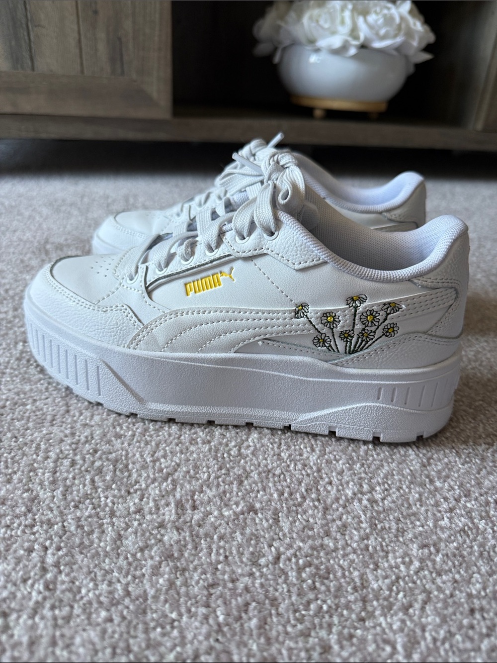 Puma White Platform Sneakers with Daisy Embroidery and Gold Logo - Picture 4 of 7
